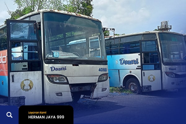 Bus dan Mobil Tua